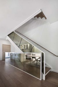 YUL Escalier gauche